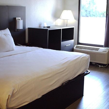 Clarion Pointe Statesville Εξωτερικό φωτογραφία