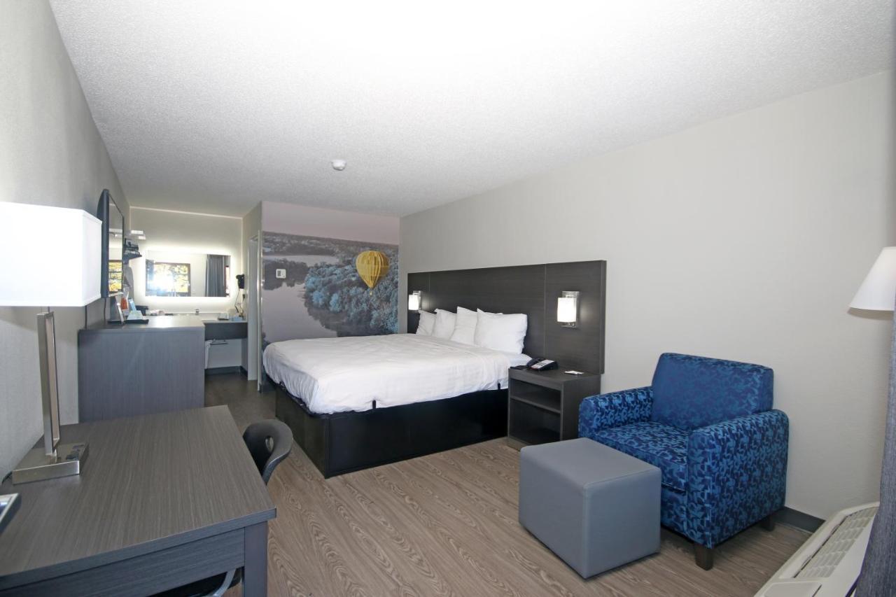 Clarion Pointe Statesville Εξωτερικό φωτογραφία