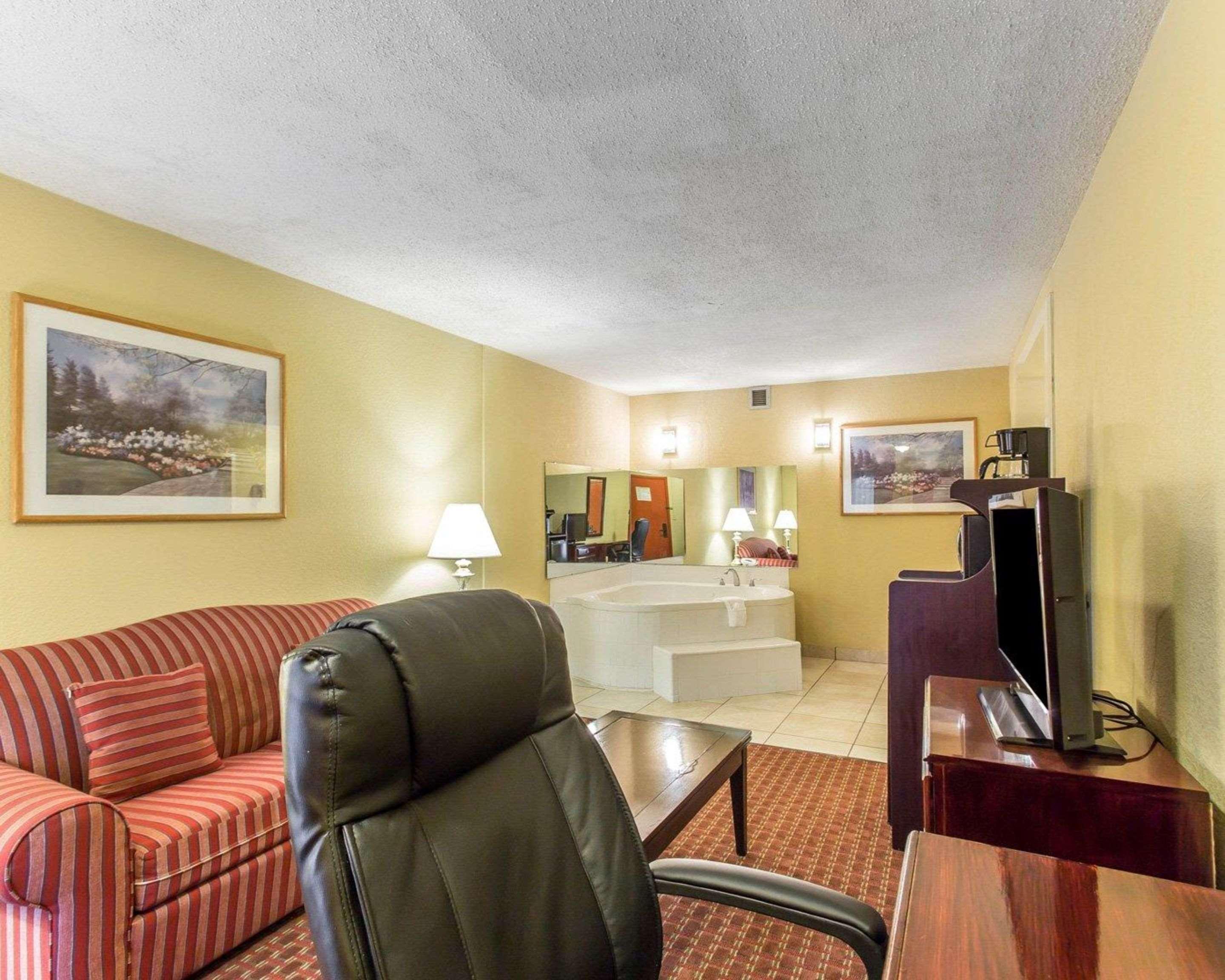 Clarion Pointe Statesville Εξωτερικό φωτογραφία