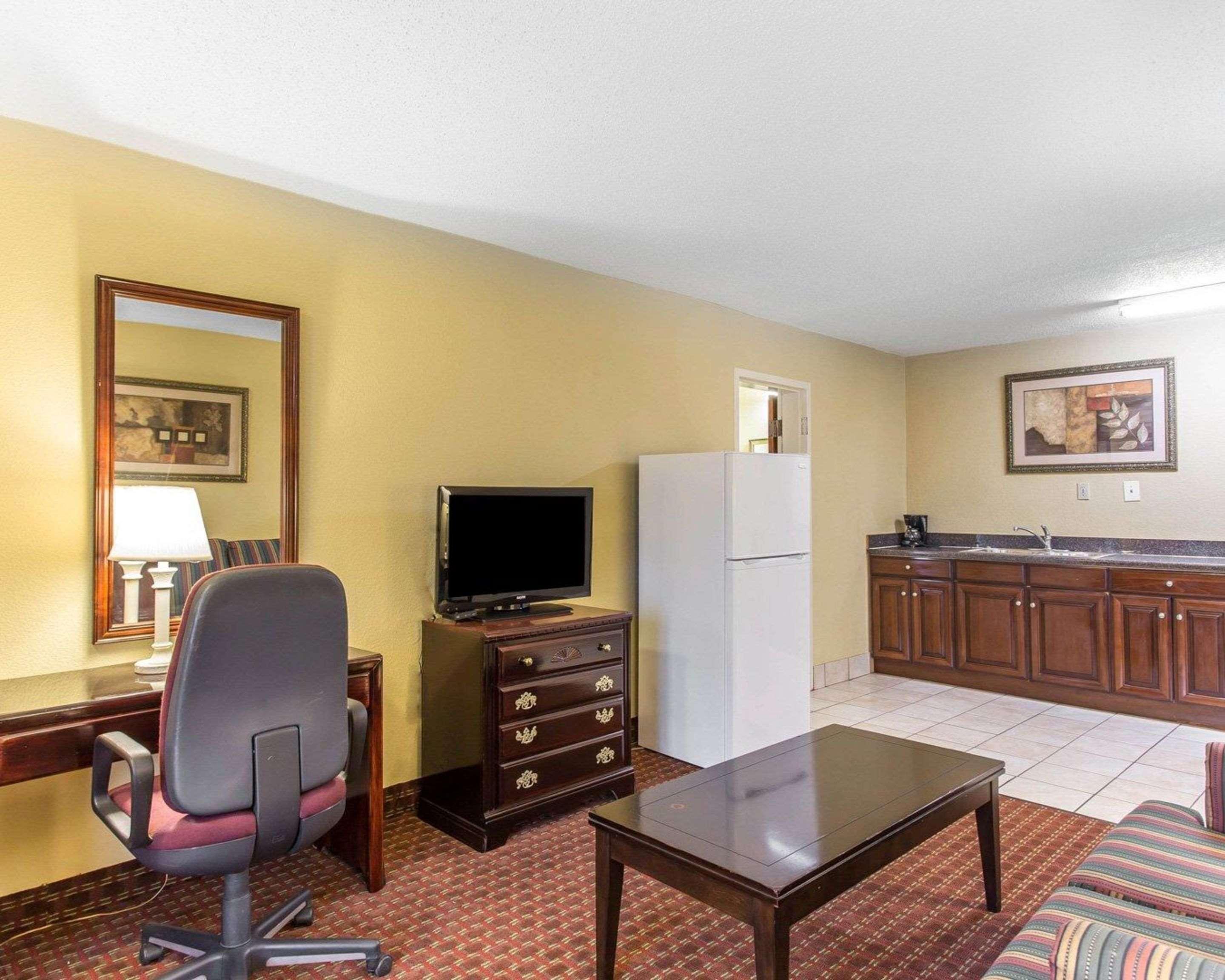 Clarion Pointe Statesville Εξωτερικό φωτογραφία