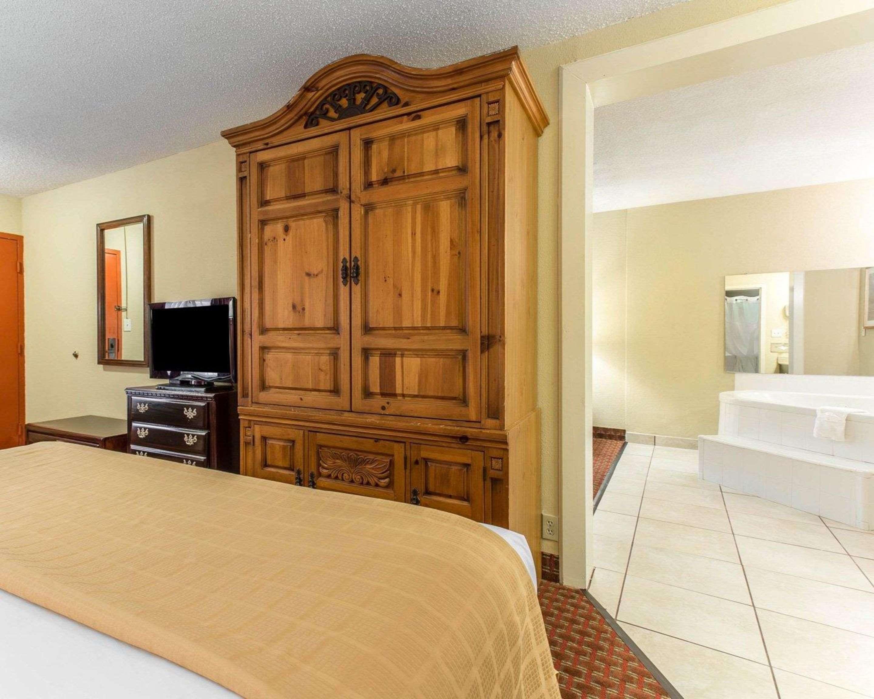 Clarion Pointe Statesville Εξωτερικό φωτογραφία