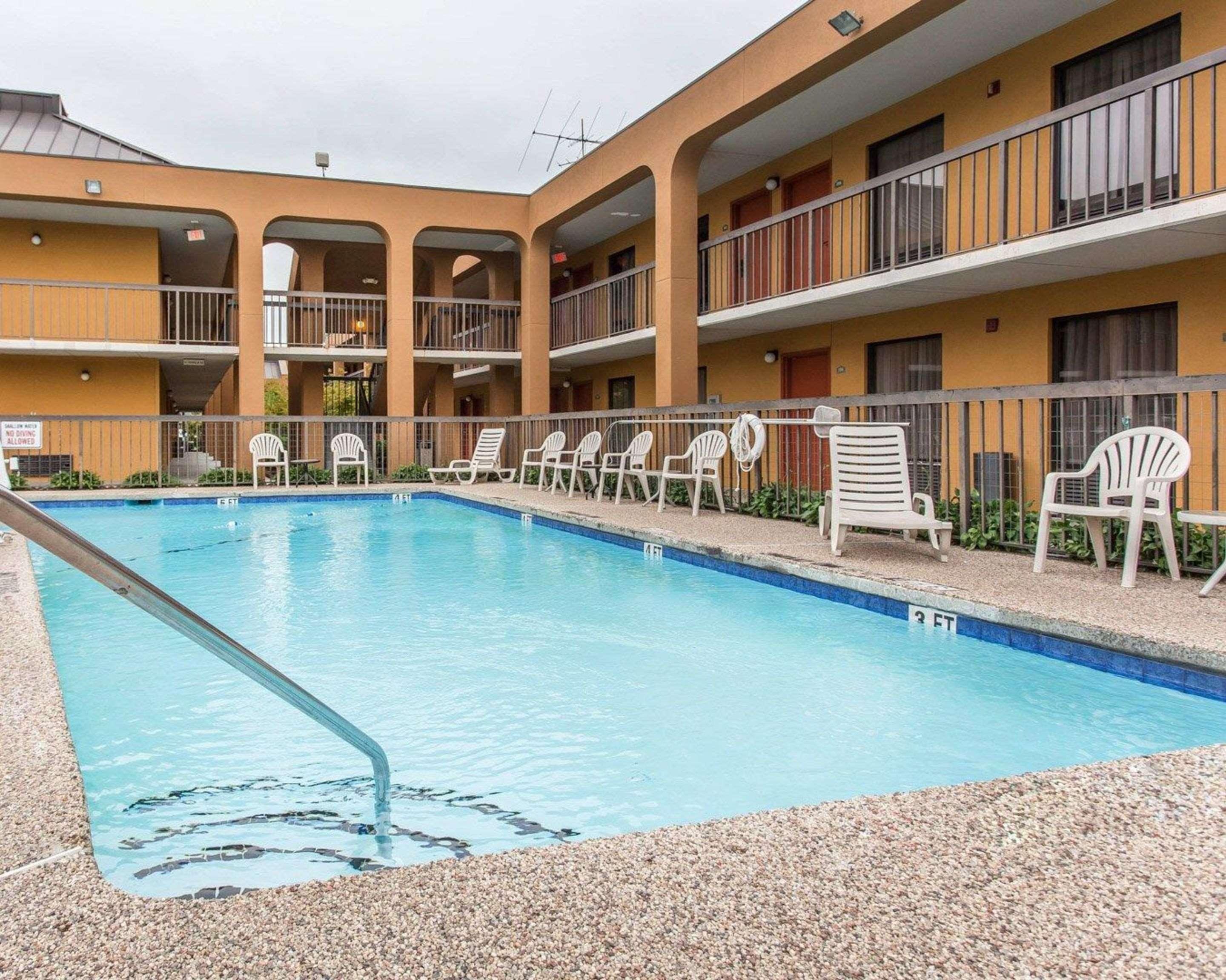 Clarion Pointe Statesville Εξωτερικό φωτογραφία