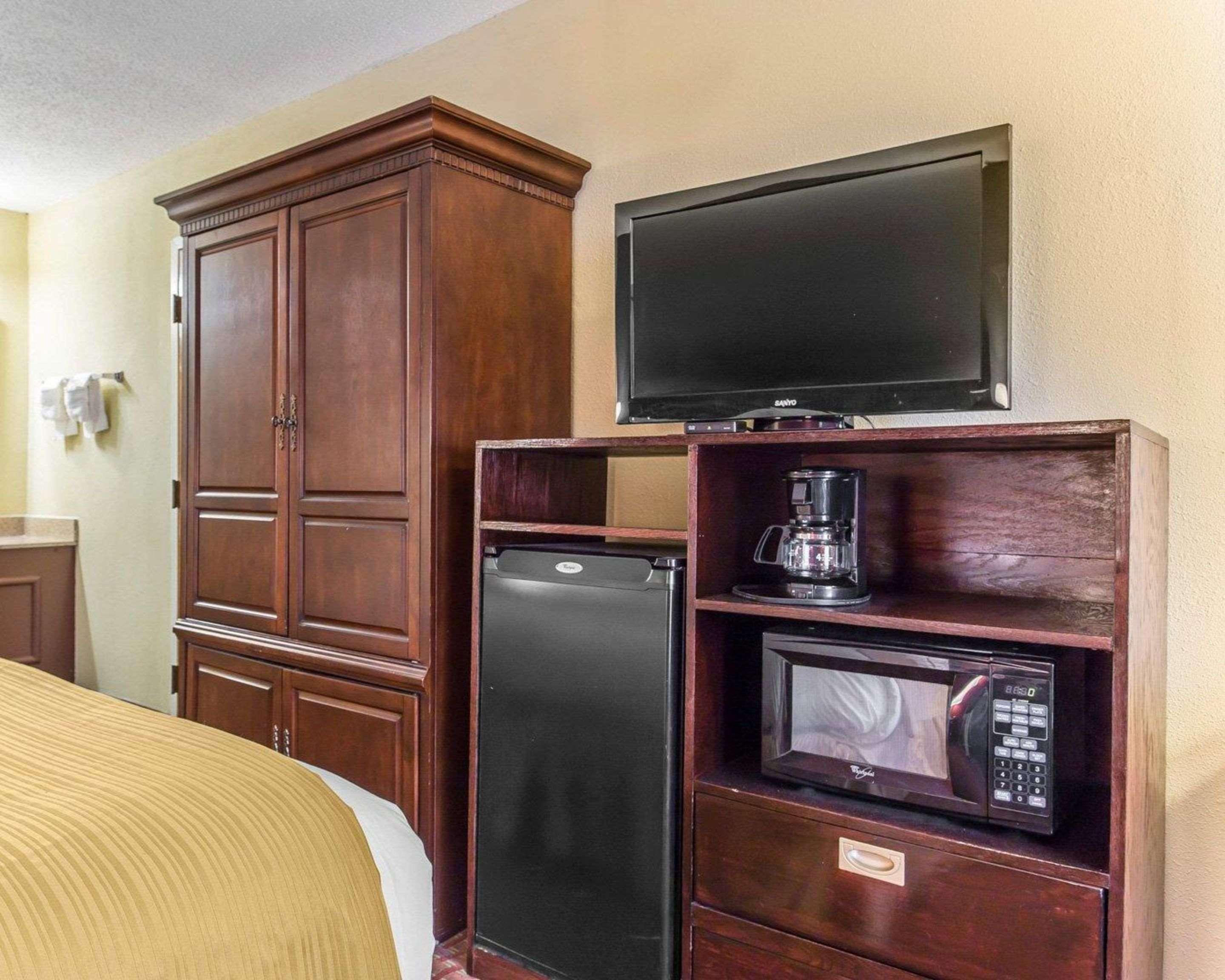 Clarion Pointe Statesville Εξωτερικό φωτογραφία
