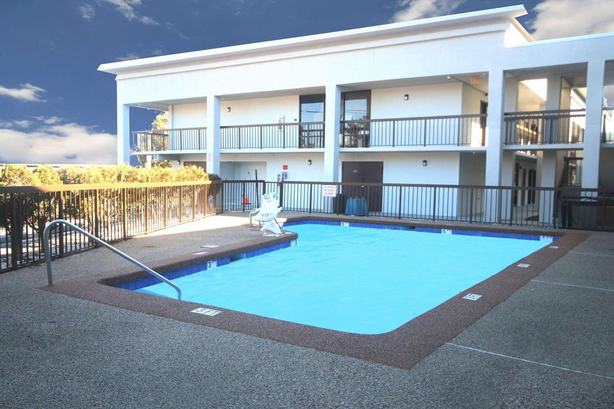 Clarion Pointe Statesville Εξωτερικό φωτογραφία
